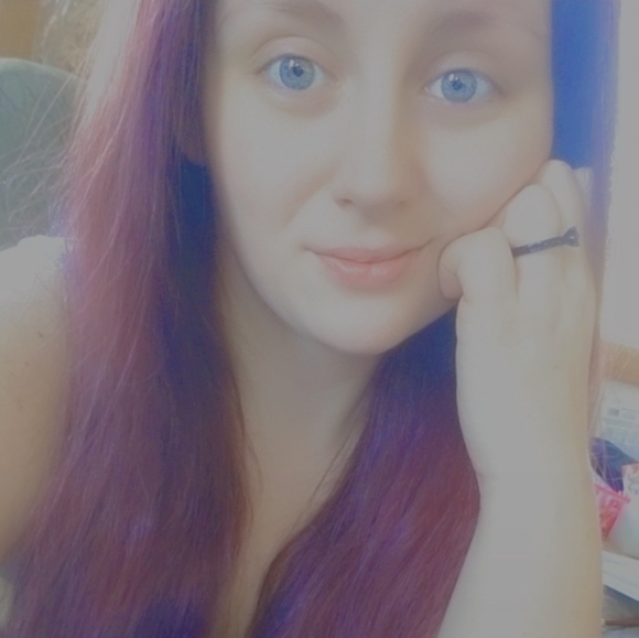 Meet your Posher, Danielle - Picture 3 of 8